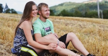 Девушка пришла на свидание с парнем