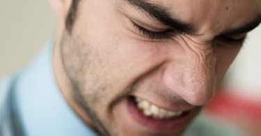 парень ревнует