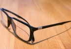 Красивые мужские очки с темной оправой