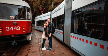 Знакомство с красивой девушкой на остановке