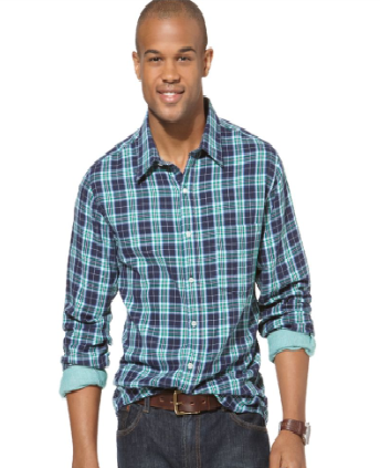 рубашка заправлена только спереди